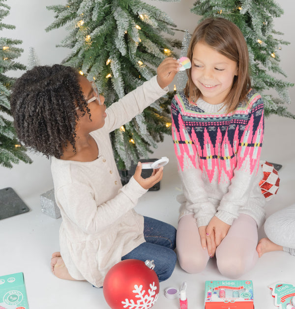 NEW! Holly Cuddles - Holiday Ultra Deluxe Makeup Kit